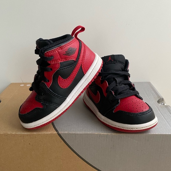 jordan 1s banned mid